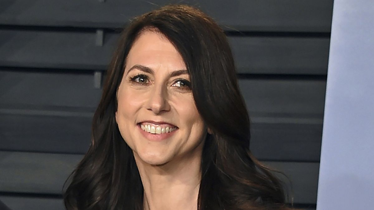 Štědrost prý potěší podobně jako sex. Bezosova exmanželka darovala 149 miliard